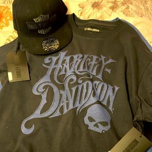 Harley Davidson shirt and hat